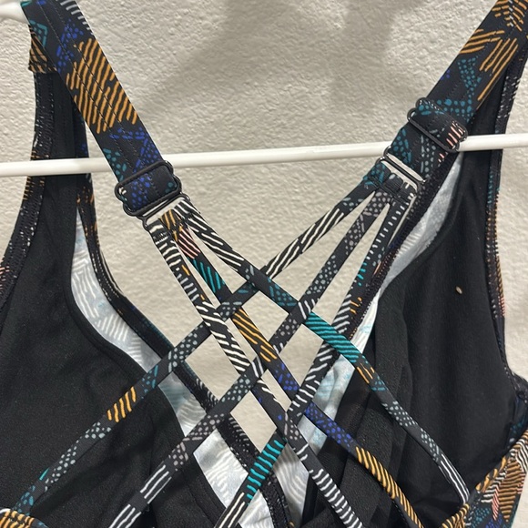 NEW PRANA Kayana One Piece Swim Suit in Floral Print Size 38D/Large - Picture 8 of 9